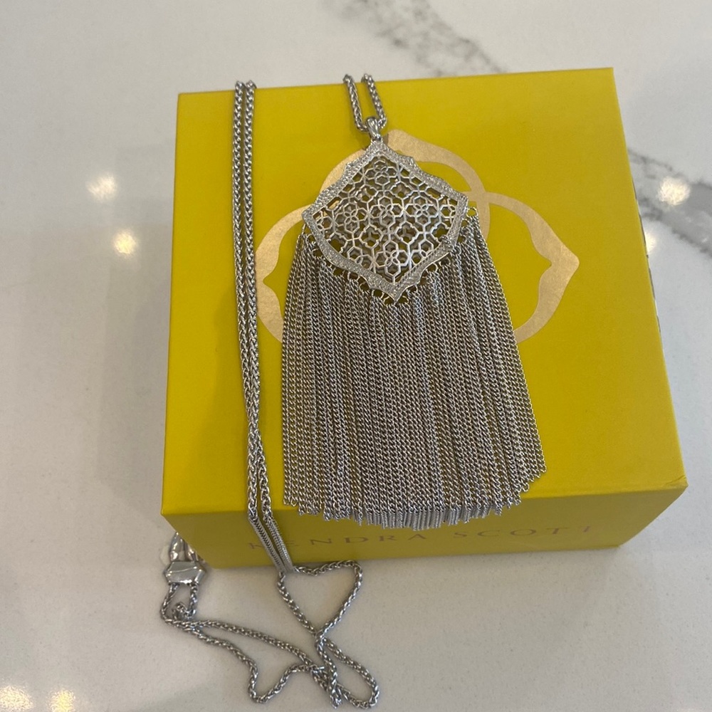 Kendra scott silver pendant necklace
